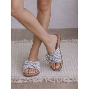Sam & Libby Blue and White Striped Bow Sandal size 8